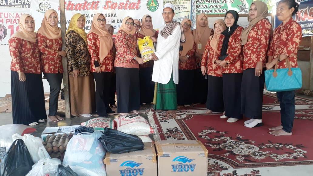 Dharma Wanita Disnakertrans Bungo Santuni Panti Asuhan Hijratul Khoir