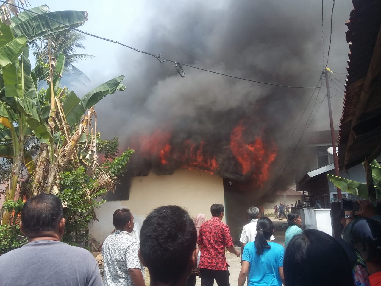 Kebakaran27 Tiga Rumah Bedeng Ludes Dilalap Api