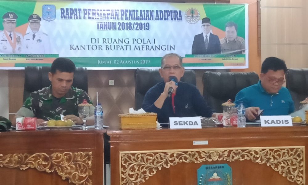 Plt Sekda Merangin H Hendri Maidalef memimpin jalannya rapat Plt Sekda Merangin H Hendri Maidalef memimpin jalannya rapat