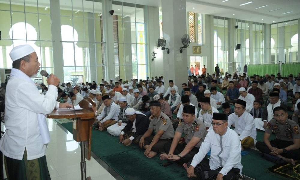 Wabup Merangin H Mashuri ketika menyampaikan pengarahan jelang Shalat Idul Adha 1440 H di Masjid Agung Baitul Makmur Merangin Wabup Merangin H Mashuri ketika menyampaikan pengarahan jelang Shalat Idul Adha 1440 H di Masjid Agung Baitul Makmur Merangin