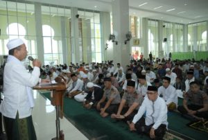 Wabup Merangin H Mashuri ketika menyampaikan pengarahan jelang Shalat Idul Adha 1440 H di Masjid Agung Baitul Makmur Merangin