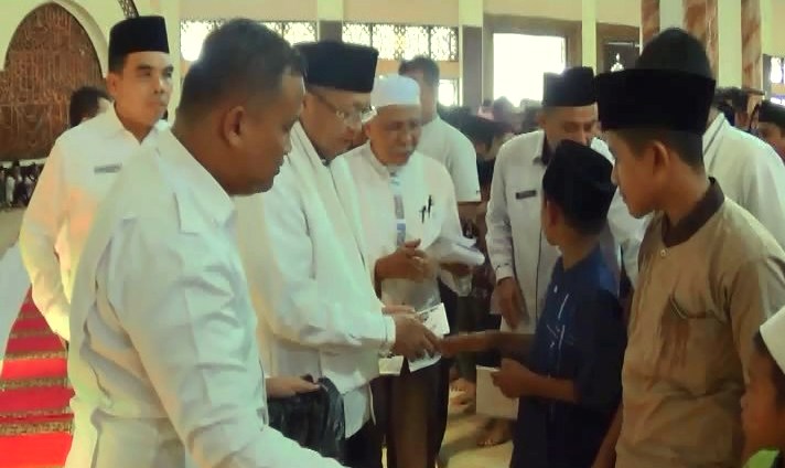 BUPATI H.CEK ENDRA SANTUNI 700 ANAK YATIM.mpg snapshot 01.26 2019.09.24 09.41.56