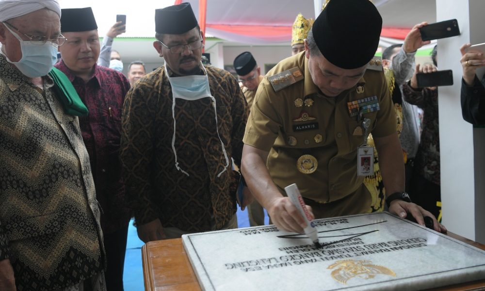 Bupati Merangin H Al Haris meresmikan kampus bari STAI SMQ Bangko Langling Bupati Merangin H Al Haris meresmikan kampus bari STAI SMQ Bangko Langling