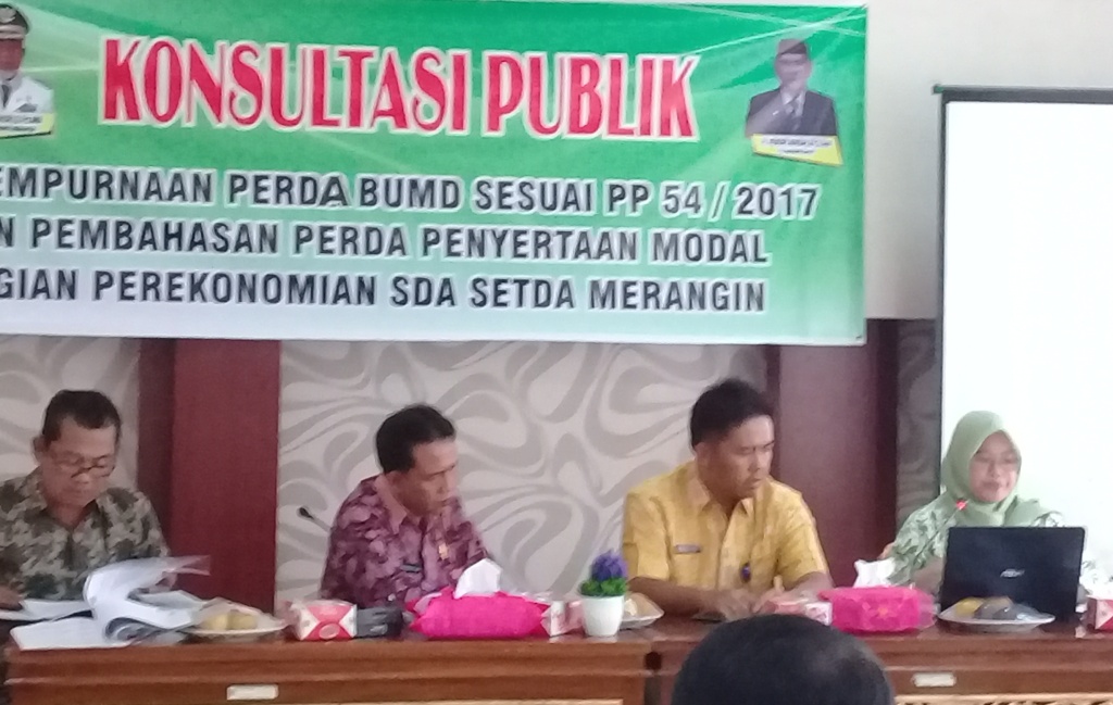 Asisten II Serda Merangin H Mardansyah Saidi membuka acara konsultasi publik di Aula II Setda Merangin Perda BUMD dan Penyertaan Modal Disempurnakan · Asisten II Seda Merangin Buka Acara Konsultasi Publik