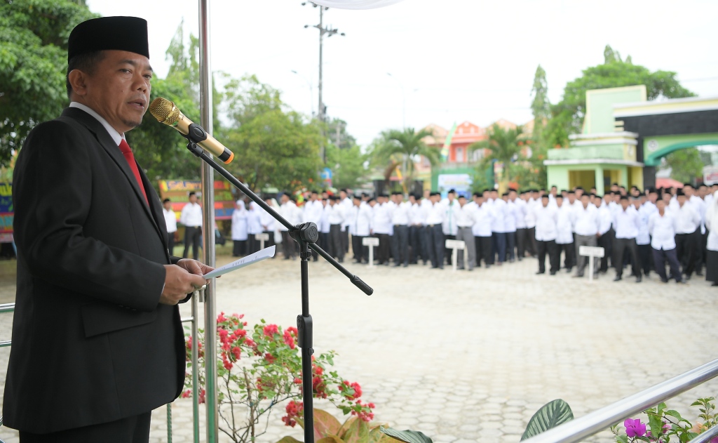 Bupati Merangin H Al Haris menjadi inspektur upacara HAB ke-74 Kemenag RI Bupati Merangin H Al Haris menjadi inspektur upacara HAB ke 74 Kemenag RI
