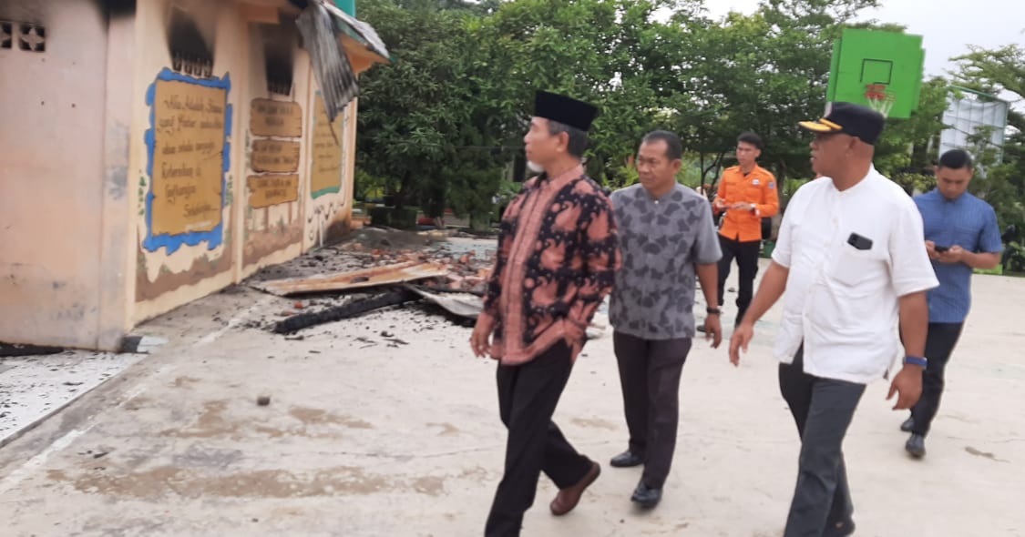 Wabup Merangin H.Mashuri Langsung Tinjau Lokasi SMAN 8 Yang Terbakar