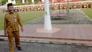 Wabup Merangin H Mashuri usai mengambil apel kedisiplinan Senin 02 Maret 2020 di halaman depan kantor bupati Merangin Wabup Merangin H Mashuri usai mengambil apel kedisiplinan Senin 02 Maret 2020 di halaman depan kantor bupati Merangin