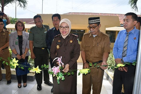 Sekda Bersama Kajari Batanghari Resmikan Kantor JPN