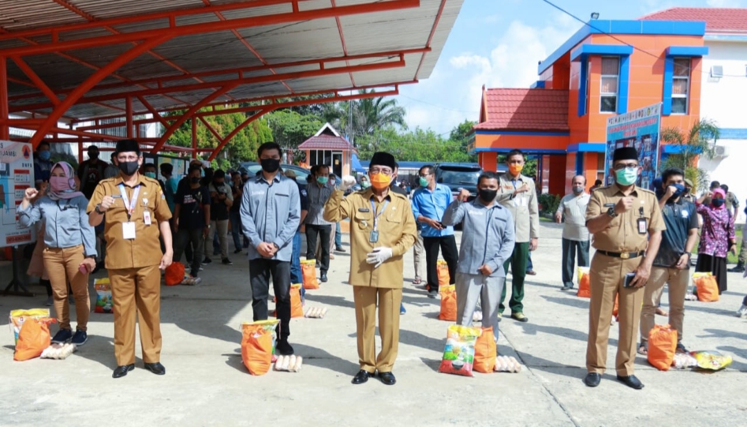 Gubernur Jambi Berikan Bantuan