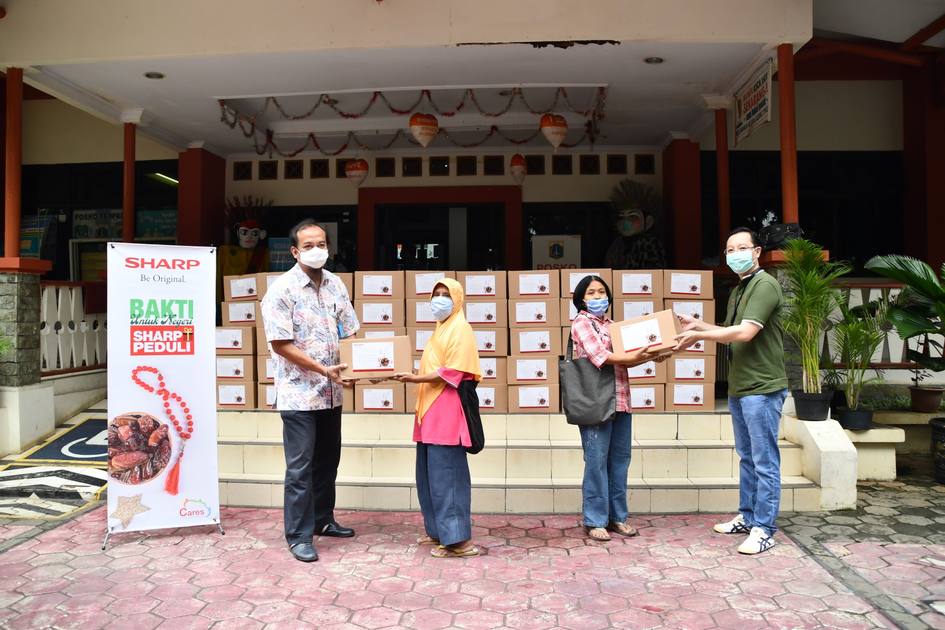 Pak Andri dan Pak Agus Memberikan Donasi Langsung ke Warga Terdampak