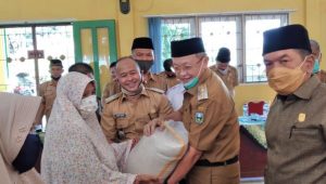 CE Salurkan Bantuan JPS Tahap II untuk Warga Terdampak Covid-19 3 CE Salurkan Bantuan JPS Tahap II untuk Warga Terdampak Covid-19