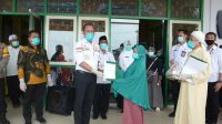 WhatsApp Image 2020-06-19 at 15.34.05 Bupati Sukandar Serahkan 2 PDP Tebo Terkonfirmasi Positif Dinyatakan Sembuh Kepada Keluarg