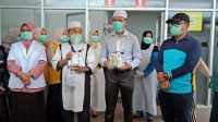 pelepasan pasien covid-19 Direktur RSUD H Hanafie, Edi Mustafa Lepas Kepulangan Pasien Sembuh dari Covid-19