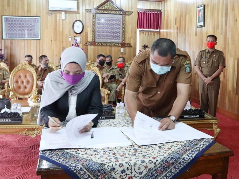 Bungo Catat Sejarah, Menteri Keuangan Serahkan Piagam WTP yang Kedua