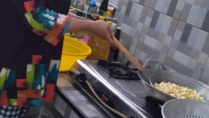 Salah satu pelaku usaha rumah tangga Salah satu pelaku usaha rumah tangga 1