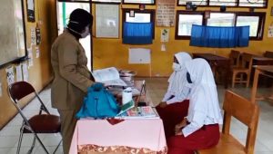 10 SEKOLAH GELAR UJIAN SECARA DARING.mp4 snapshot 01.07 2020.12.17 16.04.56