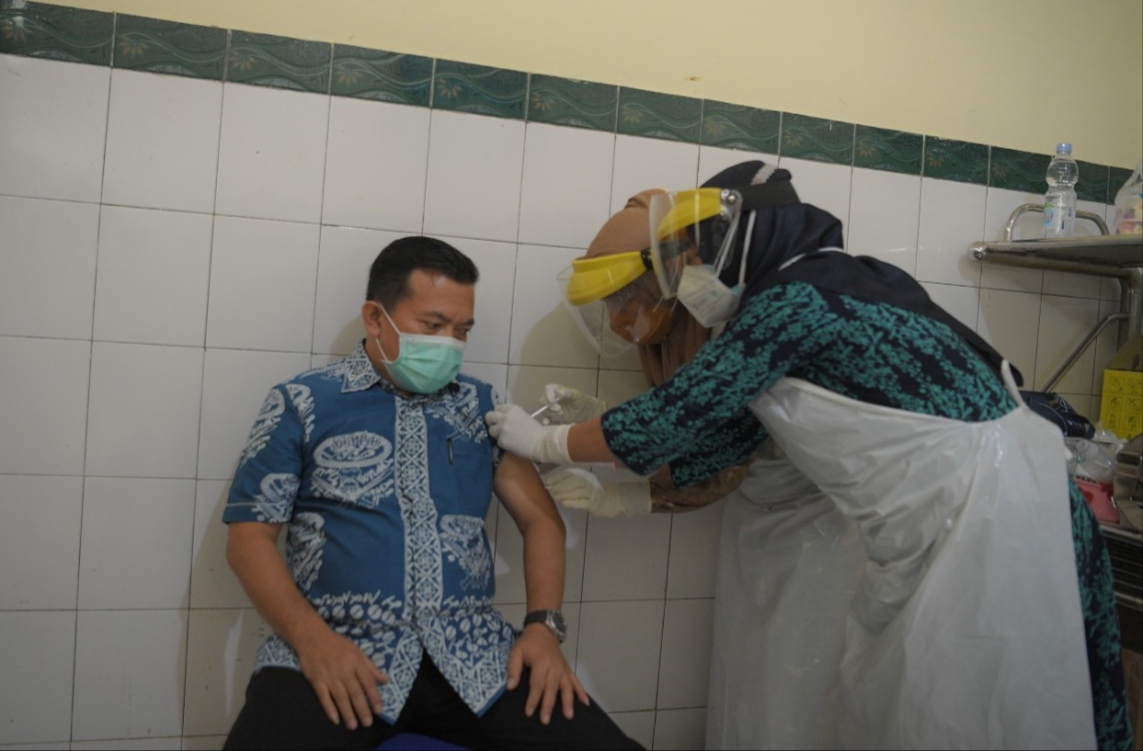 bupati merangin divaksin