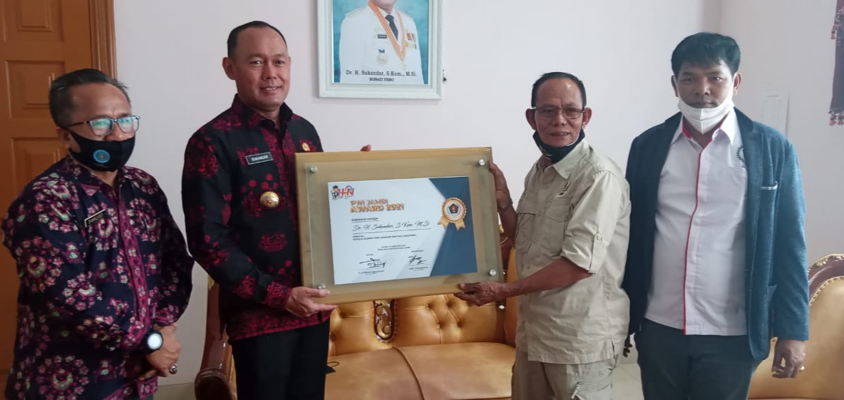 bupati-tebo-sukandar-pwi bupati tebo sukandar pwi