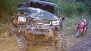 tronton pickup Adu Kambing 768x911 1