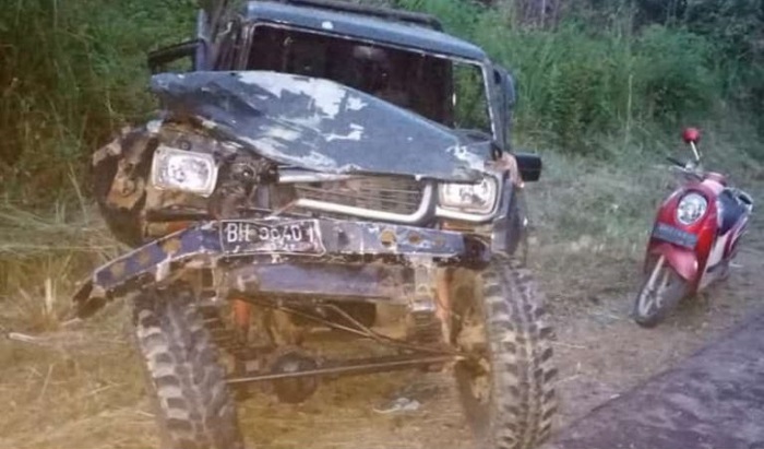 tronton pickup Adu Kambing 768x911 1