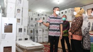pj-gubernur-tinjau-kesiapan-logistik pj gubernur tinjau kesiapan logistik