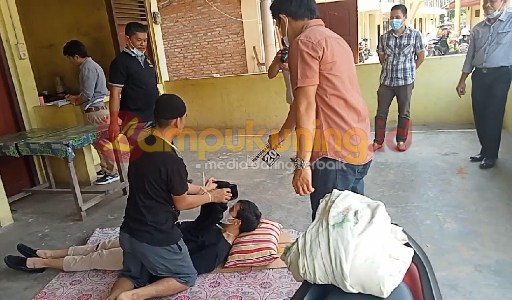 rekontruksi penyebab kematian sang istri