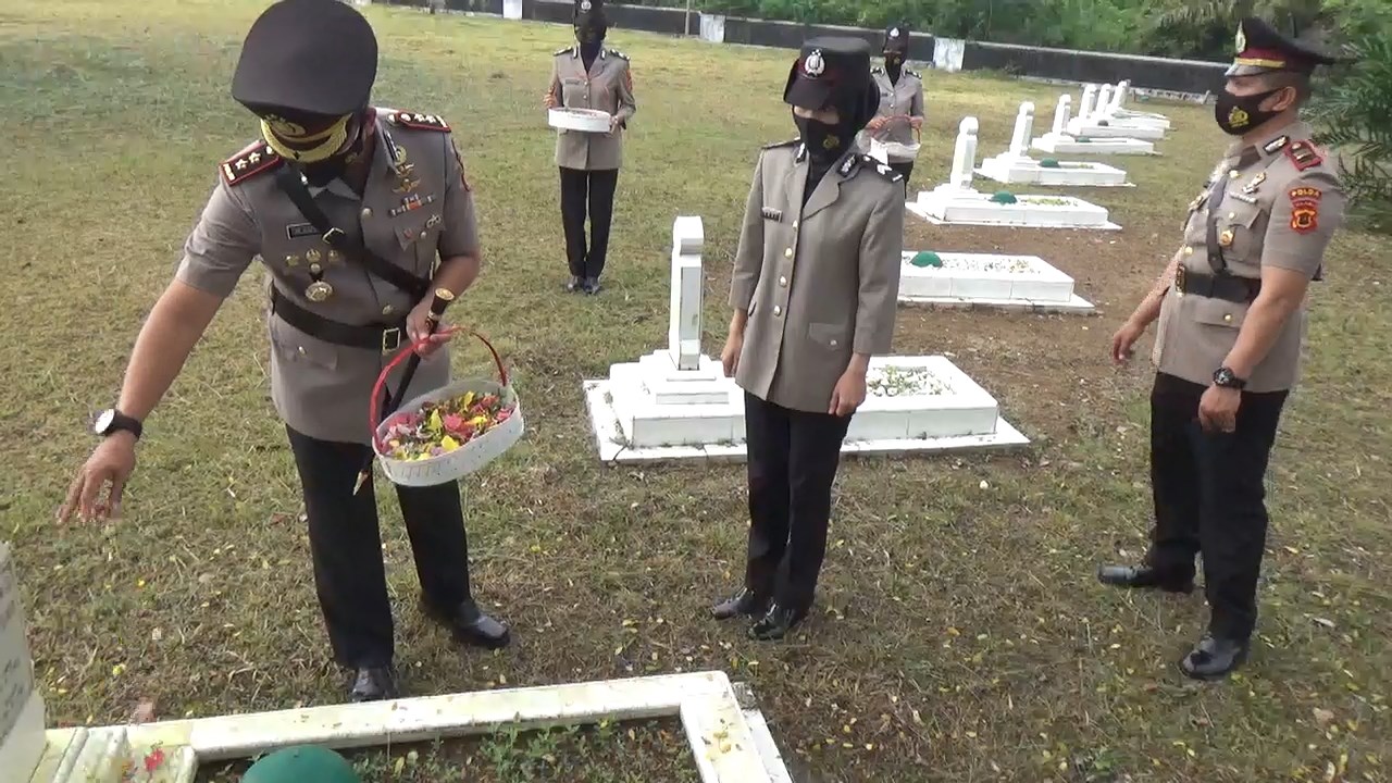 Hormati Jasa Para Pahlawan, Kapolres Bungo Pimpin Ziarah dan Tabur Bunga
