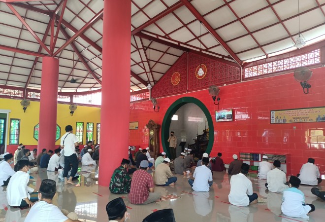 Wako Fasha Sholat Jum'at di Masjid  Laksamana Muhammad Cheng Hoo