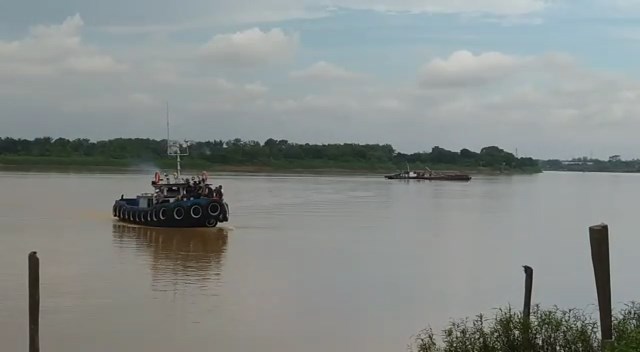 video pengusiran tambang pasir ilegal.mp4_snapshot_00.37.121 Diduga Tak Berizin, Warga Setop Aktivitas Tambang