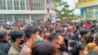 Kerumunan Vaksinasi Jadi Sorotan, Ada yang Pingsan