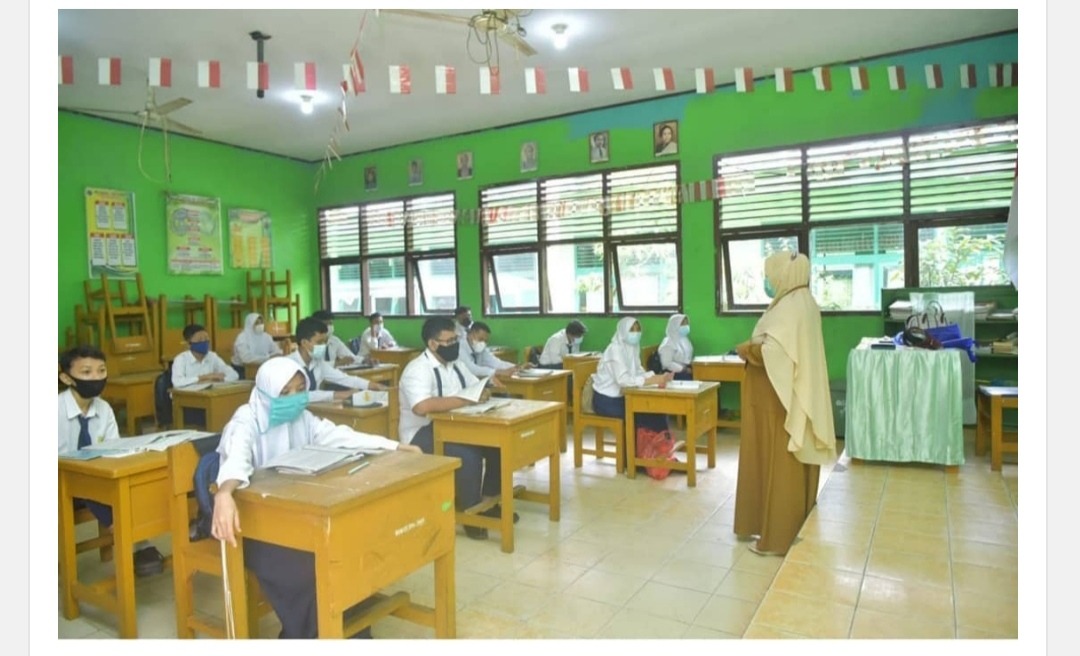 Ribuan Sekolah Kluster Corona?, Ini Penjelasan  Maxi Rein Rondonuwu