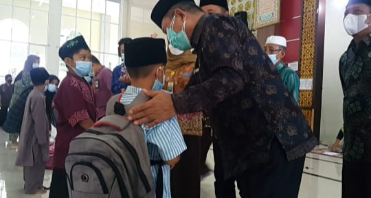 bupati-merangin-berikan-santunan bupati merangin berikan santunan