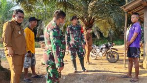 foto dandim0416 bersama warga di lokasi tmmd112