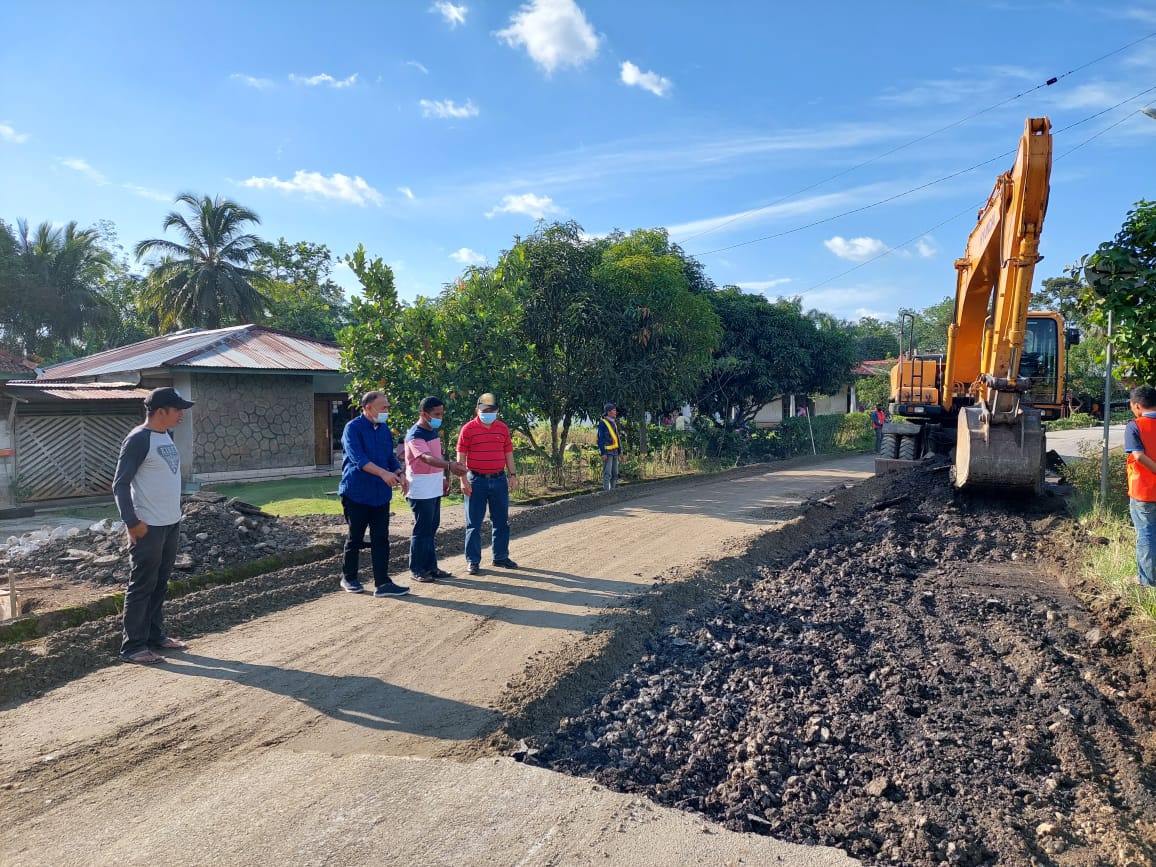 foto gubernur jambi tinjau perbaikan jalan