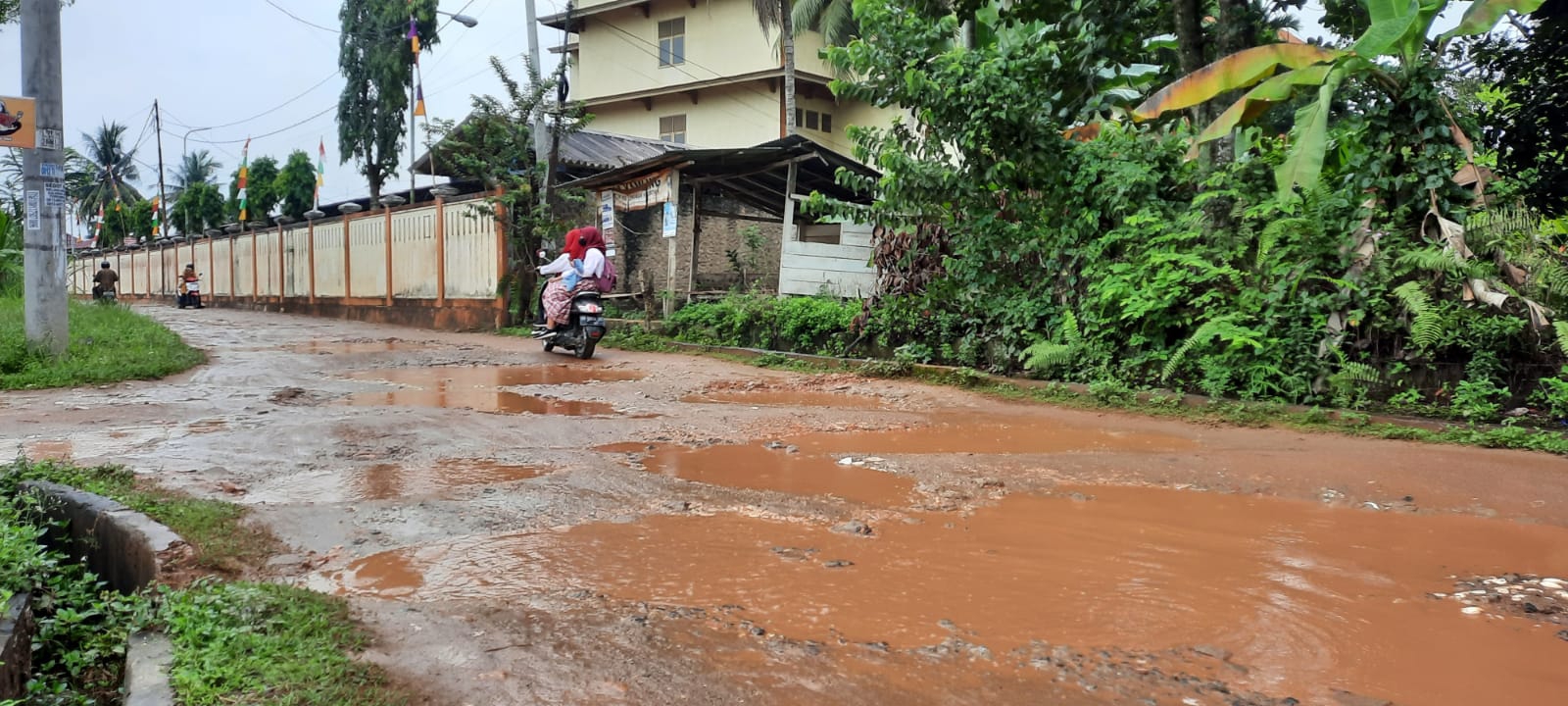 foto-jalan-rusak-kota-jambi foto jalan rusak kota jambi