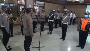 foto kapolres pimpin apel operasi patuh 2021
