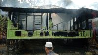 foto rumah terbakar merangin