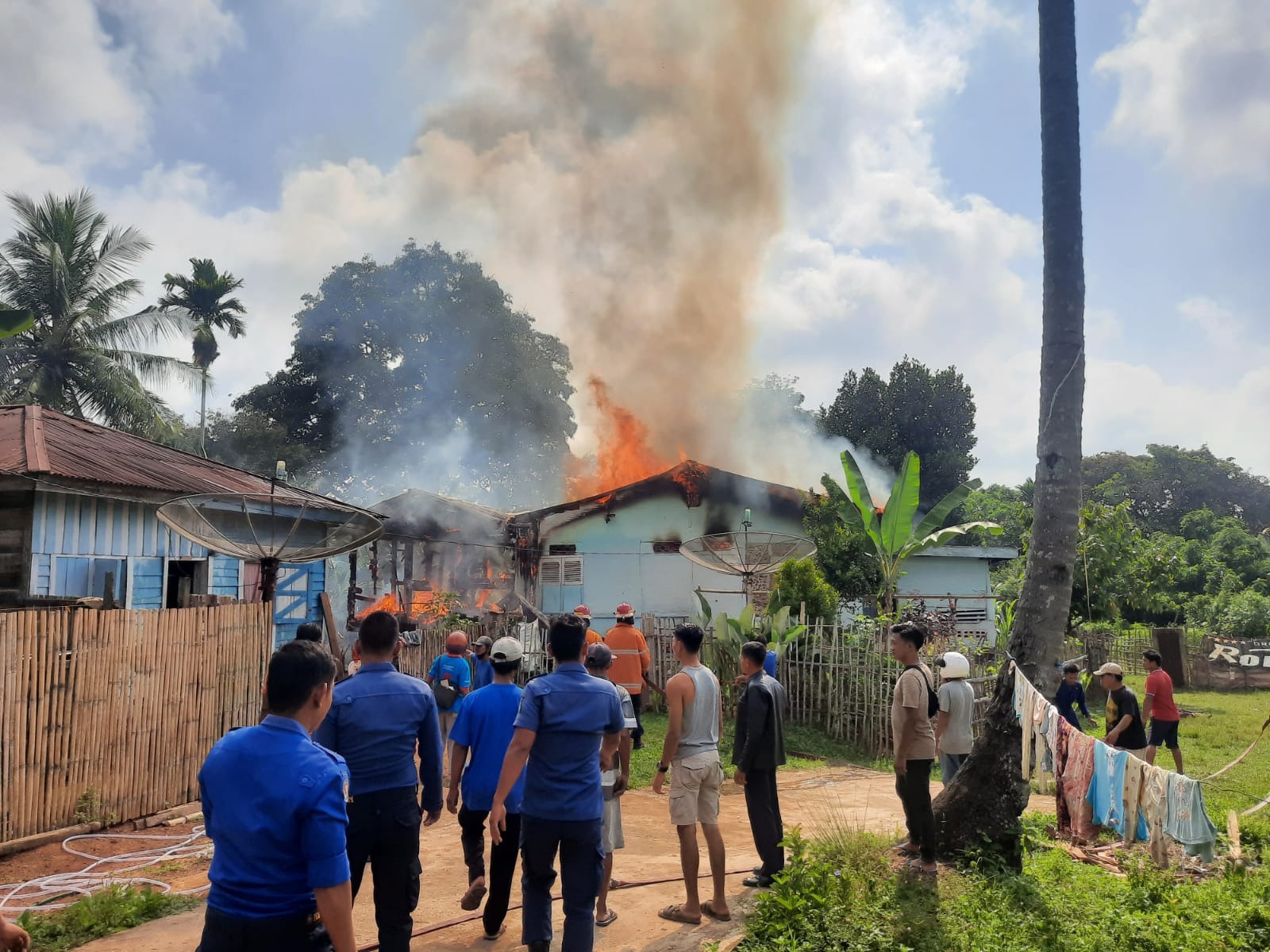 foto rumah nenek tinik