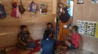 Setiap Hari Kebersamaan Satgas TMMD dan Warga Semakin Akrab
