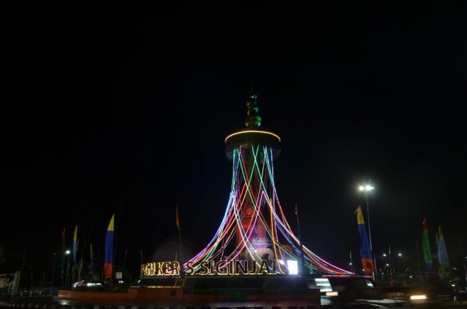 foto tugu keris