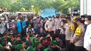 foto-aliansi-mahasiswa-datangi-dprd foto aliansi mahasiswa datangi dprd