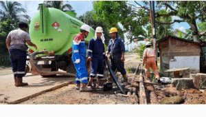 foto-pipa-pertamina-bocor foto pipa pertamina bocor