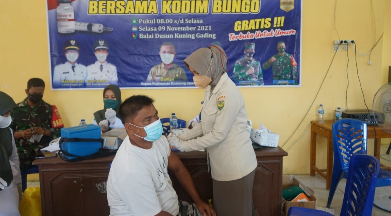 foto warga desa kuning gading di vaksin