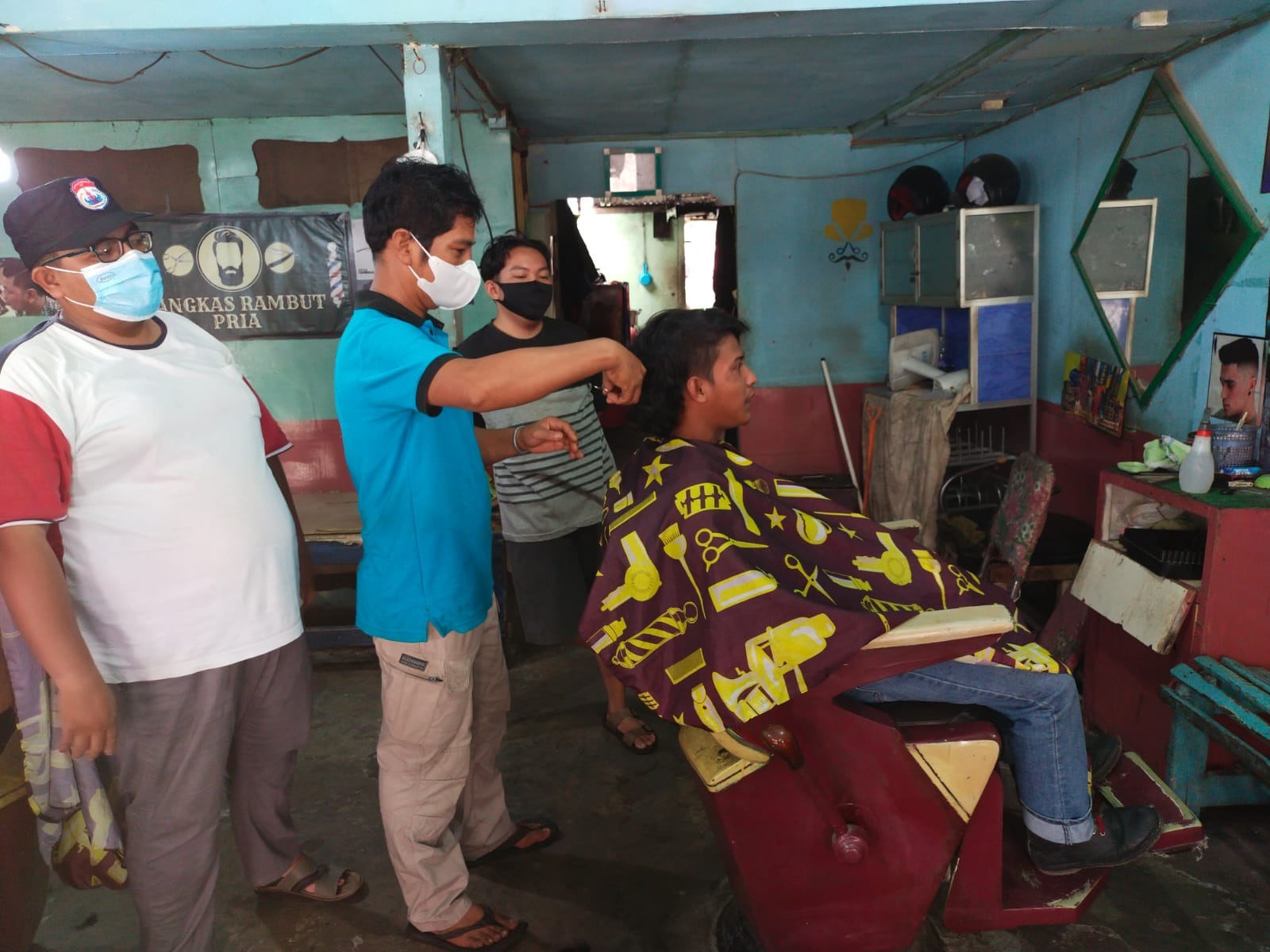 foto anak punk potong rambut
