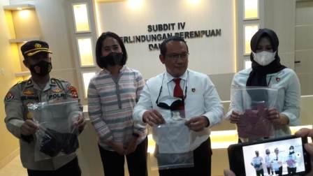 foto riliss oknum dosen