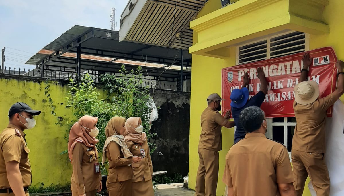 Tunggak Pajak Rp150 Juta, Steak On You di Kota Jambi Disegel