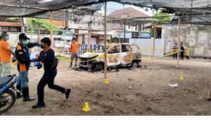 foto-mobil-dibakar-di-ponpes foto mobil dibakar di ponpes