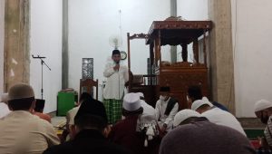 foto sholat subuh berjamaah