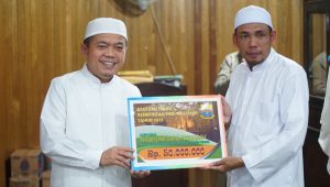 foto alharis berikan bantuan