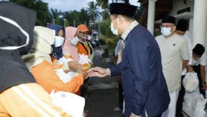 foto-bupati-bungo-berikan-bantuan foto bupati bungo berikan bantuan